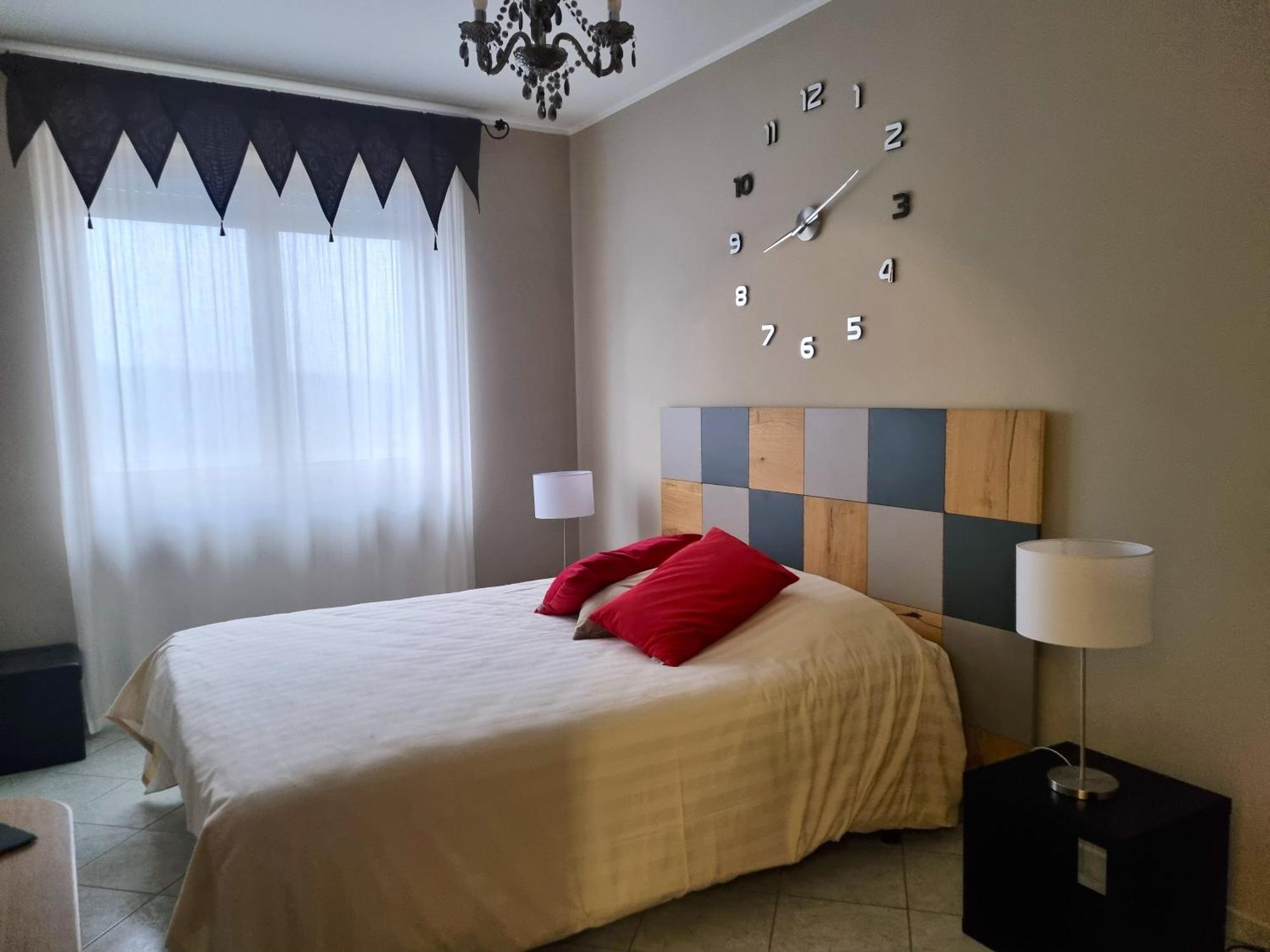 Raimondo'S Apartment Алба Екстериор снимка